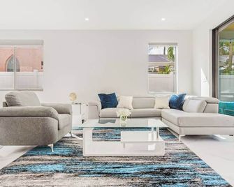 Luxury Paradise walk to Las Olas -5 mins to Beach - Fort Lauderdale - Wohnzimmer