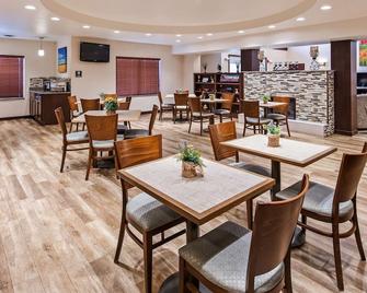 Green Mill Village Hotel & Suites, BW Signature Collection - Arcola - Restaurant