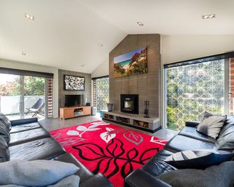 Double Bays Beauty - Stay Waiheke - Oneroa