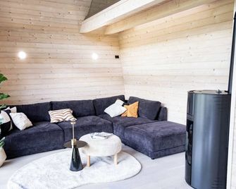Chalet Aurora - a private nature retreat with sauna - Črni Vrh - Sala de estar