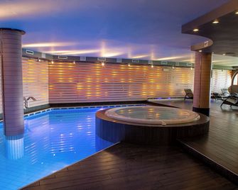 Cristal Palace Hotel - מדונה די קמפייו - בריכה