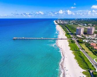 Guest Suite Tropicana | Private Entrance | King Bed | Self Check-In | Free Parking | Pga - Palm Beach Gardens - Beach