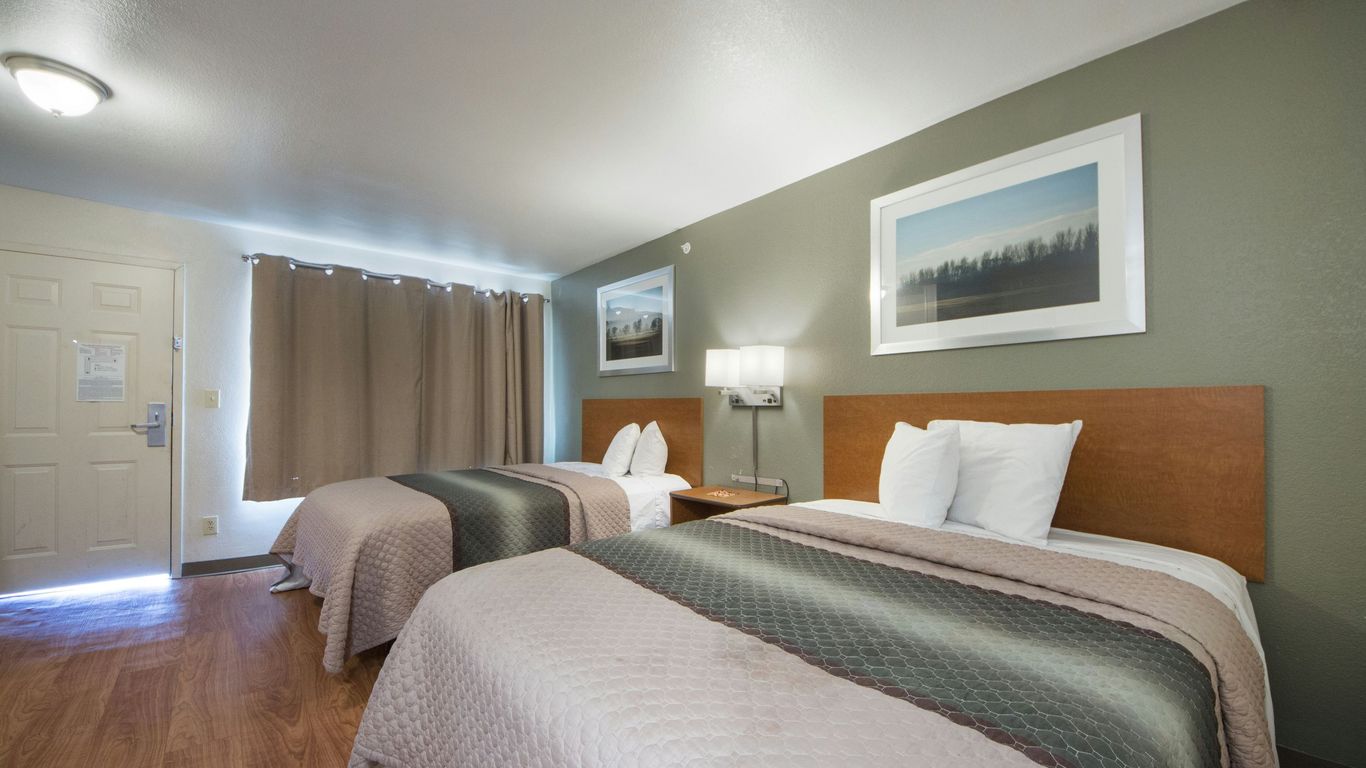 HomeTowne Studios by Red Roof Dallas - Irving