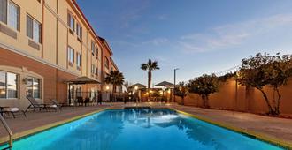 LQ Hotel by La Quinta Cd Juarez Near US Consulate - סיודאד חוארס - בריכה