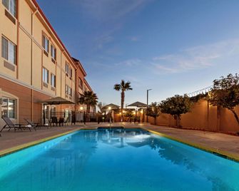 LQ Hotel by La Quinta Cd Juarez Near US Consulate - סיודאד חוארס - בריכה