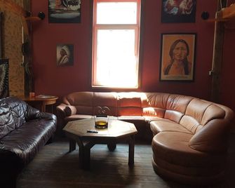 Exceptional accommodation for 4 to 8 people on 160 m², relaxation guaranteed - Frielendorf - Living room