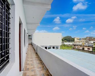 Spot On Hotel Royal Inn - Chandrapur - Balcón