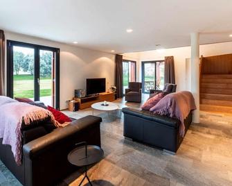 La Solfa casa aislada con piscina y jardín - Les Preses - Sala de estar
