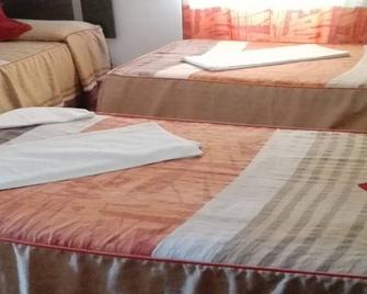 Pension Gran Plaza - Sevilha - Quarto