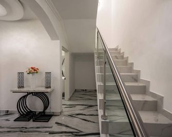 Island Dreams Villa - Bahía Montego - Escaleras