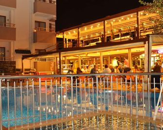 Selenium Hotel - סידה - בר