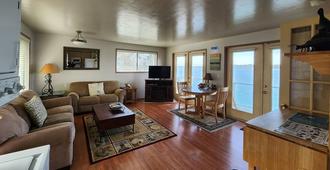 Plainview Motel - Coos Bay - Living room
