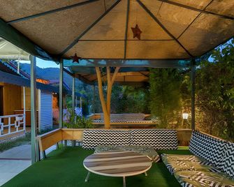 Flora Pansiyon - Cirali - Patio