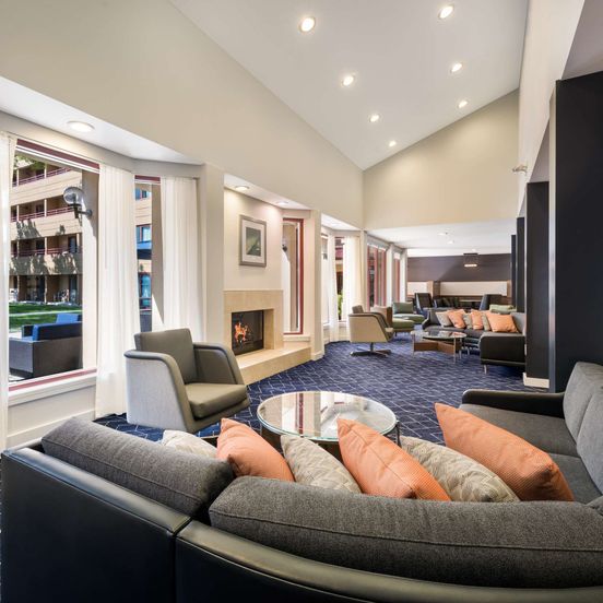 Living room view of Sonesta Select San Jose Airport