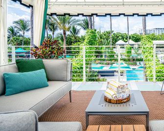 Kimpton Surfcomber Hotel By IHG - Miami Beach - Pool