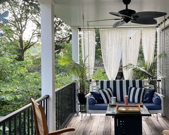 The Fig Tree Garden House. Casual elegance in a park like setting - Shelby - Balkon