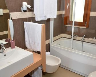 Hotel Thàlas Club - Giurdignano - Salle de bain