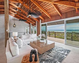 Hale Lani: Mountainside Ocean View Home | Private Pool & soaking tub with a view - Kailua - Wohnzimmer