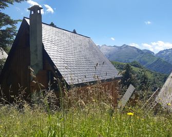 Chalet au Coeur de Guzet 1500m - vue Dégagée sur les Montagnes - Ustou - Bâtiment