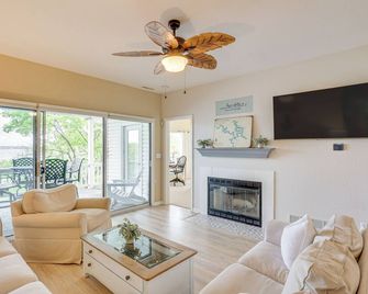 Swim, Boat and Fish Townhome on Lake of the Ozarks - Lake Ozark - Pokój dzienny