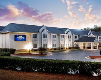 Microtel Inn & Suites by Wyndham Southern Pines / Pinehurst - Southern Pines - Edificio