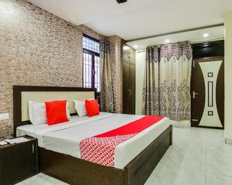 Hotel O Alpine - Chandigarh - Bedroom