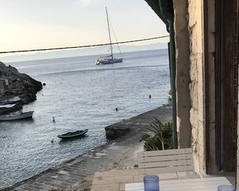 Lucica On Lastovo Beachfront House #2 With A/C & Wifi - Lastovo - Restaurante