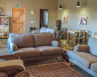 Liv Inn Guest House - Maputo - Living room
