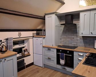 Cove Cottage - charming quiet barn conversion near the sea Budle Bay, Waren Mill - Belford - Кухня