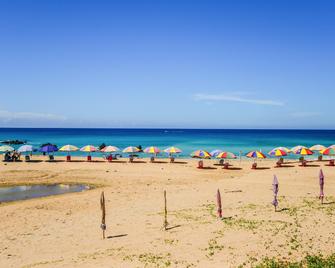 A Fei Surf Inn II - Tiki House - Hengchun Township - Beach