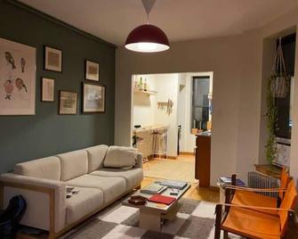 Beautifully curated space off just Dimes Square on the Lower East Side - New York - Living room