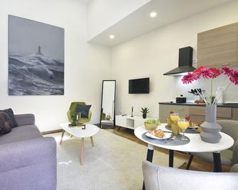 D&a Central Luxury Apartments With Free Parking - Pula - Wohnzimmer