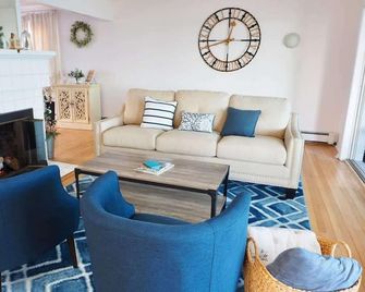 Casa al Mare Beachfront Retreat King Bed Near Yale - East Haven - Sala de estar