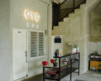 OYO 183 The Pipe House - Palembang - Rezeption