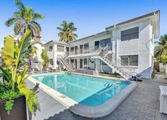 Waves On Desoto 1- Bedroom Rental Unit With Pool - Hollywood - Basen