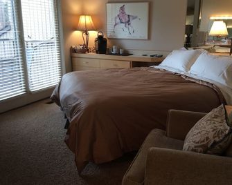 Upstairs Master Suite On The 6th Green - Redmond - Bedroom