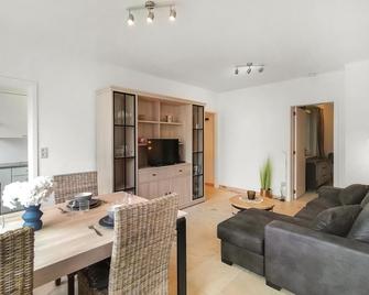 Gorgeous Apartment In Blankenberge - Blankenberge - Living room