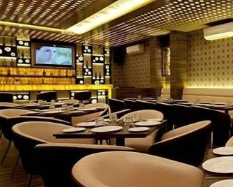 Hotel Plaza - Mumbai - Restaurante