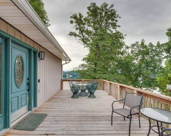 Waterfront Bristol Area Retreat w/ Boat Dock - Blountville - Balcony