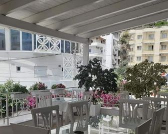 Ceko Hotel - Saranda - Parveke