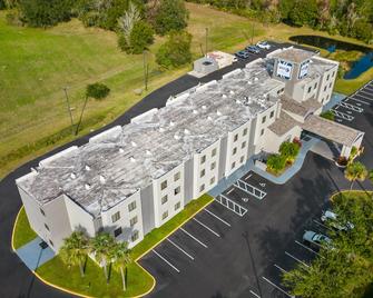 SPOT X Hotel Tampa Bay by Red Collection - Wesley Chapel - Building