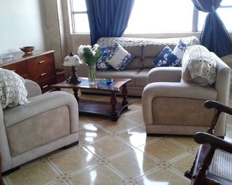 House In Front Of The Sea - Havana - Living room