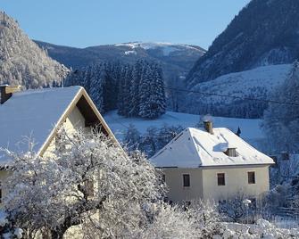 Beautiful apartment in a quiet location - Arriach - Gebäude