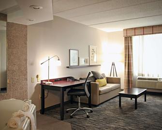 Country Inn & Suites by Radisson, Frackville, PA - Pottsville - Living room