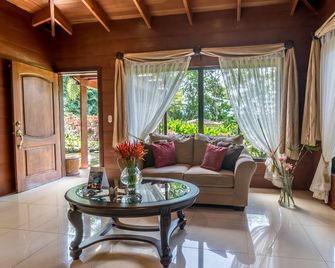Hotel El Silencio del Campo - La Fortuna - Living room