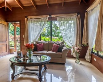 Hotel El Silencio del Campo - לה פורטונה - סלון