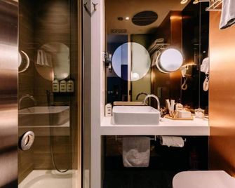 Dash Living on Queen's - Hong Kong - Bathroom