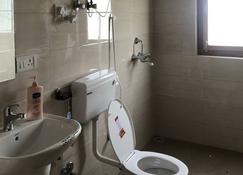 Yiga Serviced Apartment located in the heart of Paro with fully furnished. - Paro - Bathroom