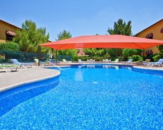 Holiday Inn Express Chihuahua By IHG - צ'יוואווה - בריכה