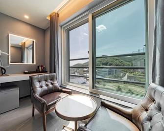 Namyangju Mari Hotel - Namyangju - Living room